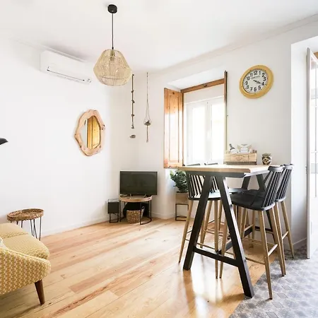 Feel In Stunning Renovated Nest In Graca 公寓 *