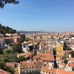 Apartamento Quiet Graça 2-BR near the Iconic Tram 28 Lisboa