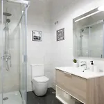 Quiet Graça 2-BR near the Iconic Tram 28 Lisboa