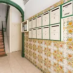 Quiet Graça 2-BR near the Iconic Tram 28 Apartamento *