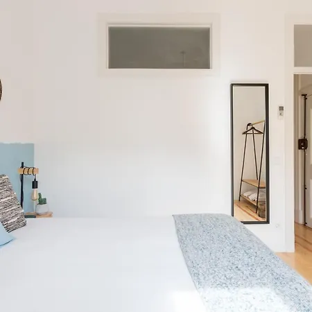 Feel In Stunning Renovated Nest In Graca شقة